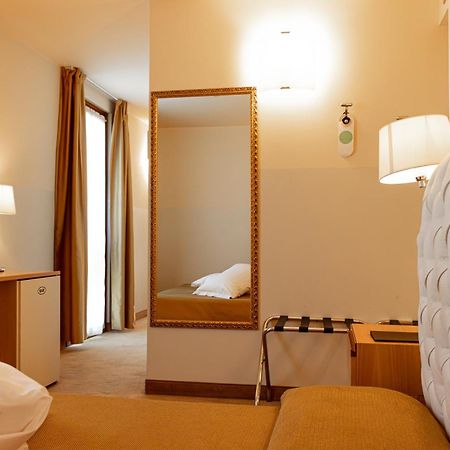 Hotel Dependance Silvestro Гарда Екстериор снимка