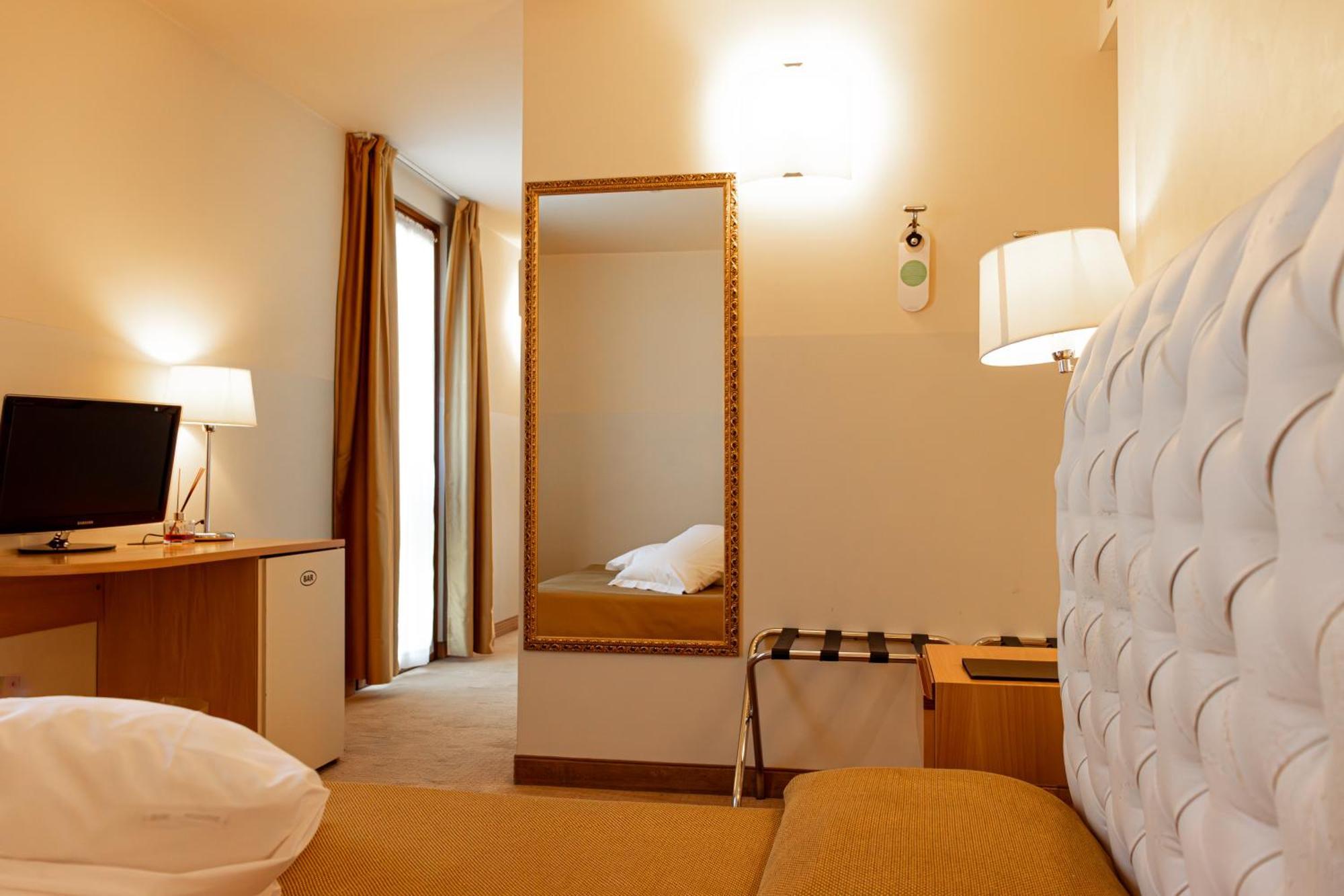 Hotel Dependance Silvestro Гарда Екстериор снимка