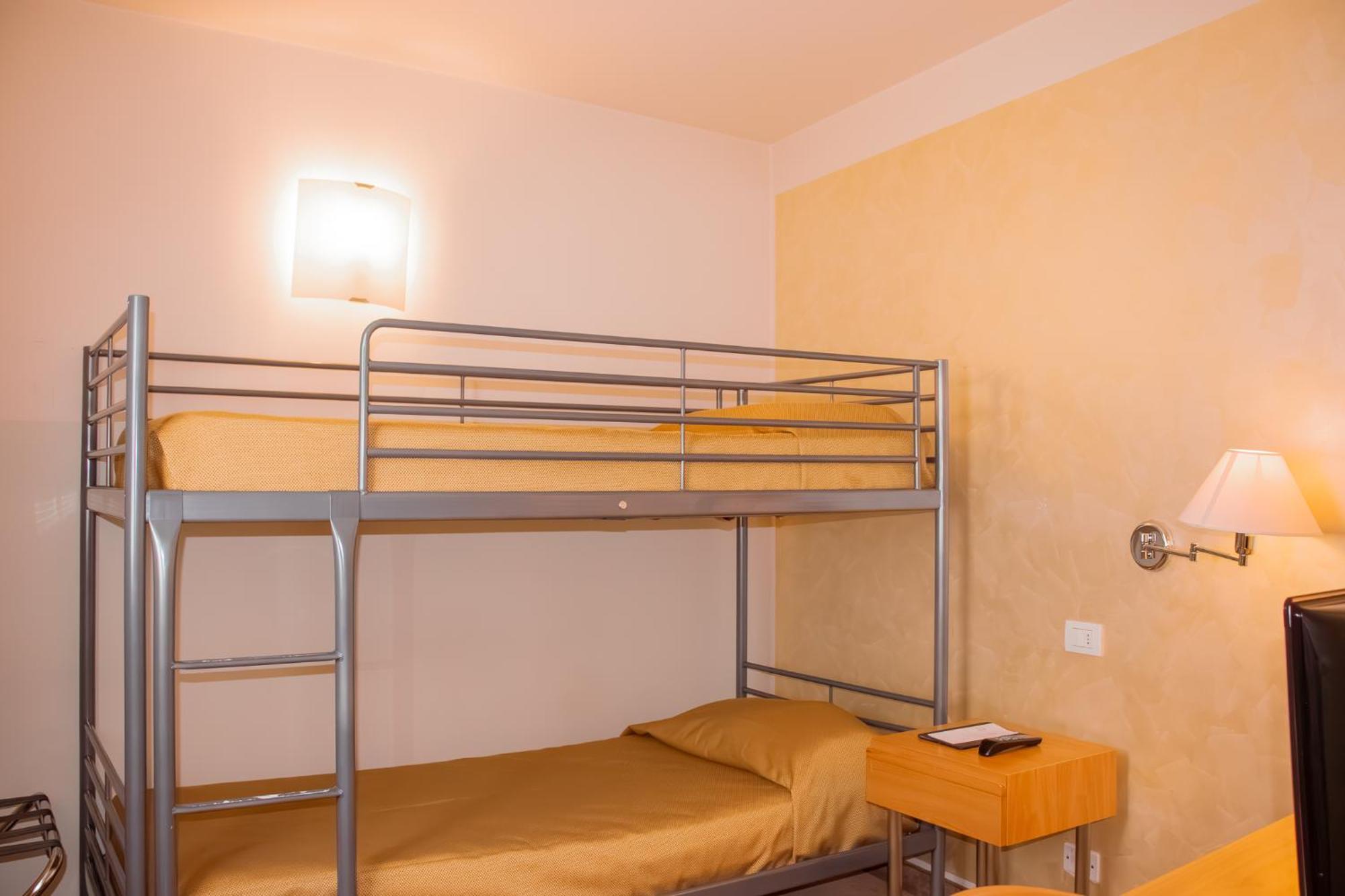 Hotel Dependance Silvestro Гарда Екстериор снимка