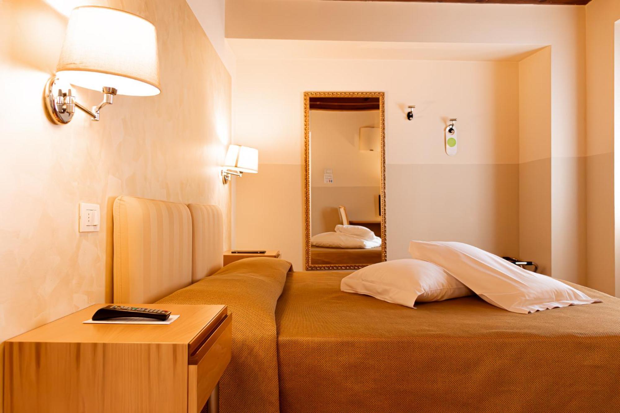 Hotel Dependance Silvestro Гарда Екстериор снимка