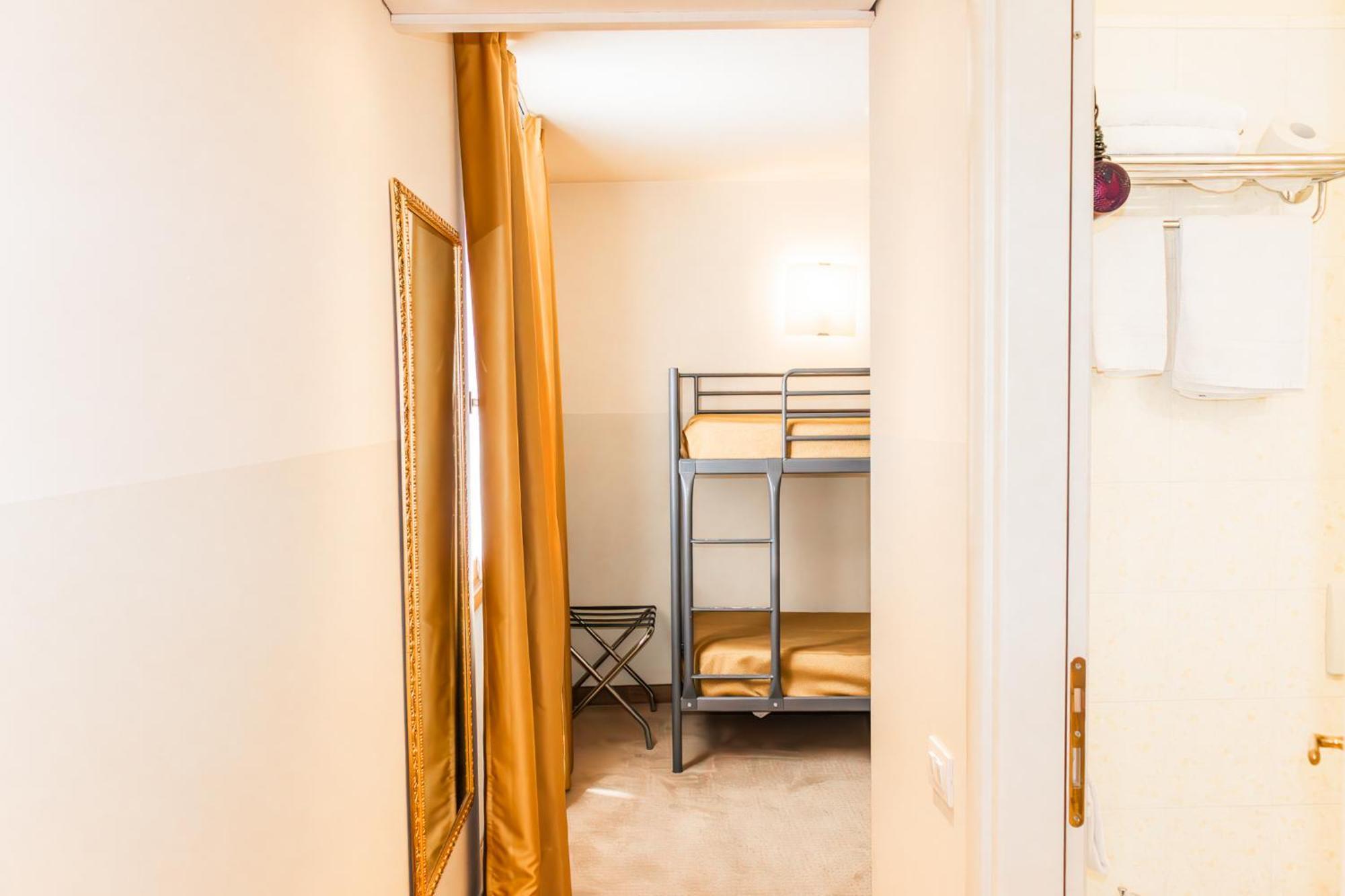 Hotel Dependance Silvestro Гарда Екстериор снимка
