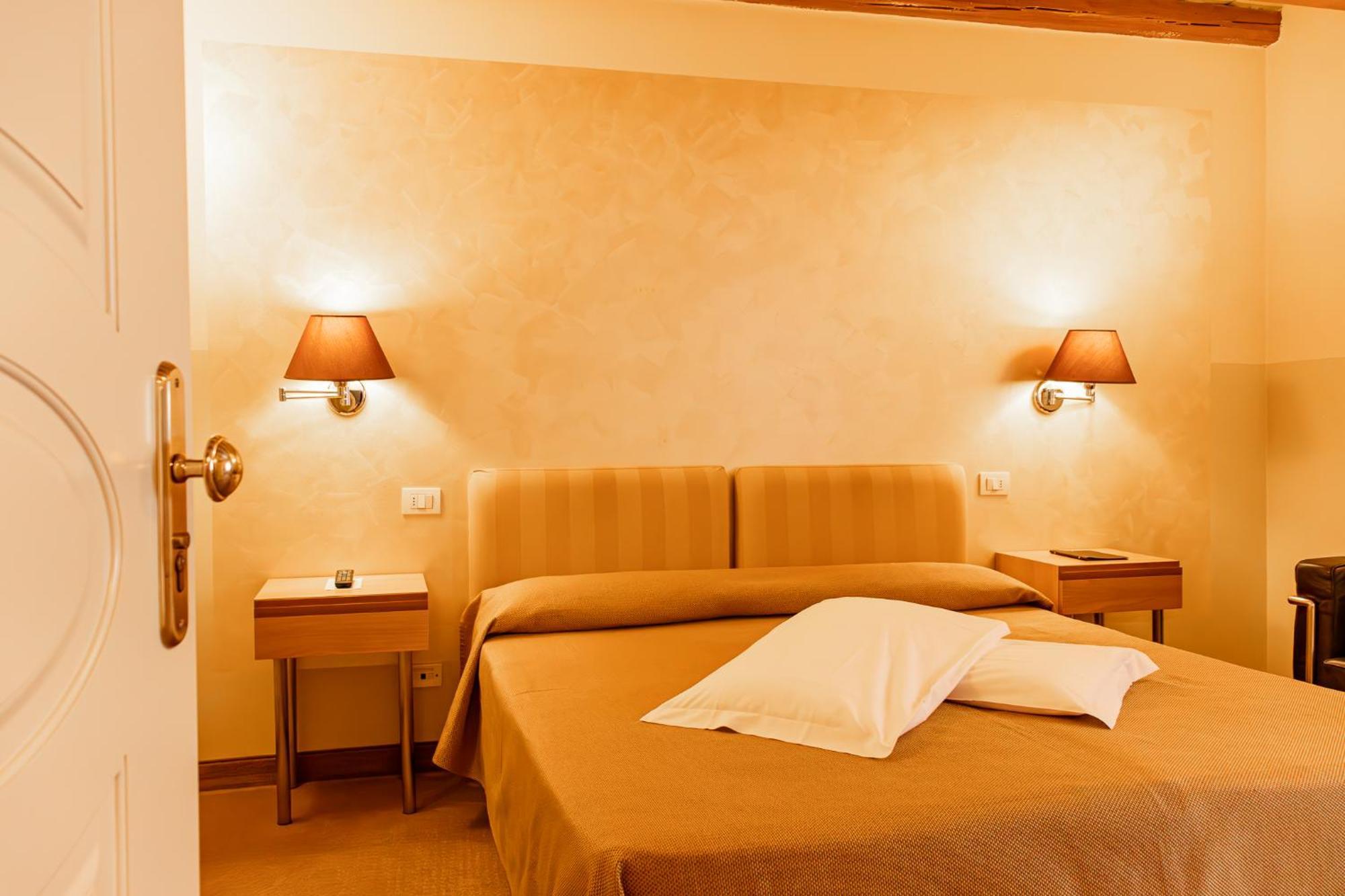 Hotel Dependance Silvestro Гарда Екстериор снимка
