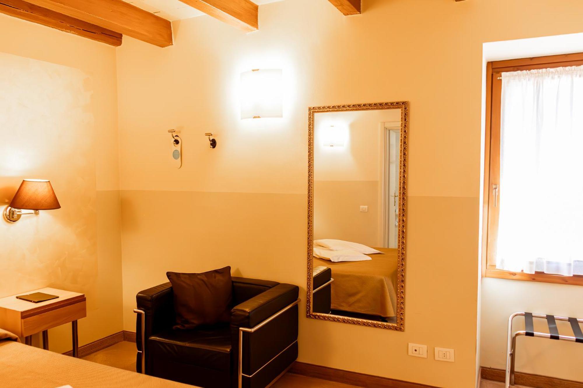Hotel Dependance Silvestro Гарда Екстериор снимка