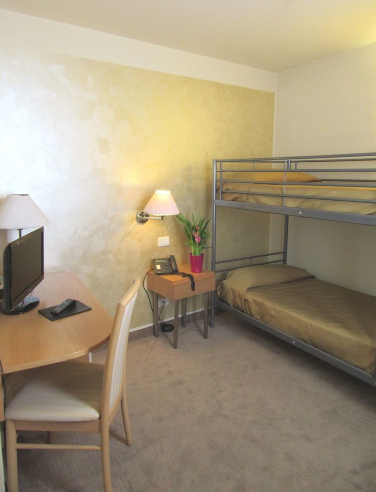 Hotel Dependance Silvestro Гарда Екстериор снимка