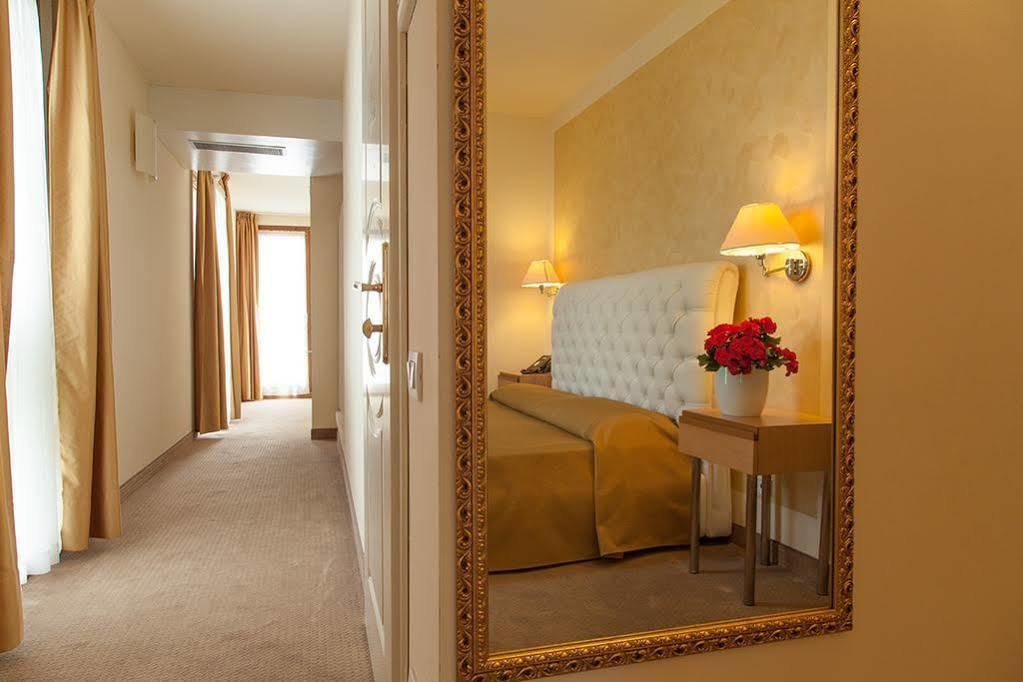 Hotel Dependance Silvestro Гарда Екстериор снимка